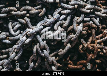 Background of old rusty metal chains with large links in a port Stock Photo