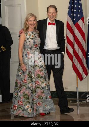 United States Senator Ron Wyden Democrat of Oregon and Nancy Wyden arrive for the State Dinner honoring Prime Minister Anthony Albanese of Australia and Jodie Haydon in the Booksellers area of the White House in Washington, DC on Wednesday, October 25, 2023. Copyright: xRonxSachsx/xCNPx/MediaPunchx Credit: Imago/Alamy Live News Stock Photo