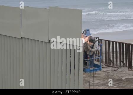 Tijuana, Baja California, Mexico. 25th Oct, 2023. Members of the Mexican National Guard patrol a new 30-foot fence that has replaced some of the primary fencing on the beach border that goes into the Pacific Ocean, as secondary fencing has already been installed. (Credit Image: © Carlos A. Moreno/ZUMA Press Wire) EDITORIAL USAGE ONLY! Not for Commercial USAGE! Stock Photo