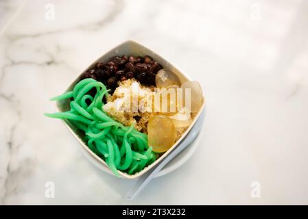 Air batu campur, Ice kachang, a colorful Malaysian dessert made of shaved ice, beans and colorful jelly, with extra cendol. It's popular in Singapore Stock Photo
