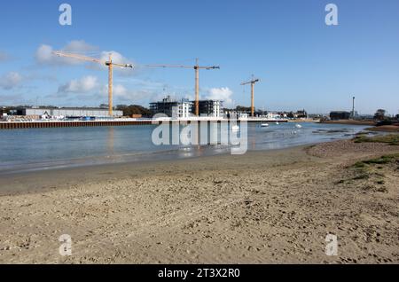 New flats being built along the river Adur estuary at Shoreham Stock Photo