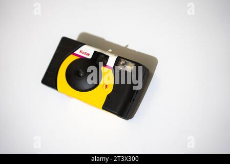 Kodak disposable camera fotografías e imágenes de alta resolución - Alamy