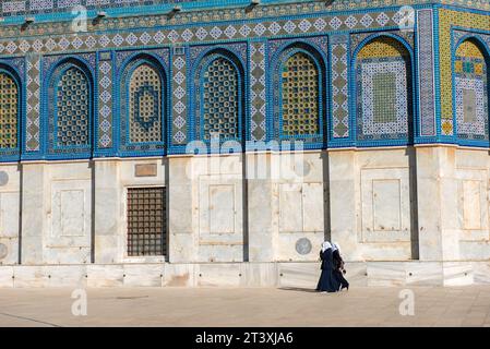 JERUSALEM, ISRAEL - MAY 18, 2021: Palestinian Muslim women in hijab walking near Dome of the Rock, East Jerusalem, place where Palestinian and Israeli Stock Photo