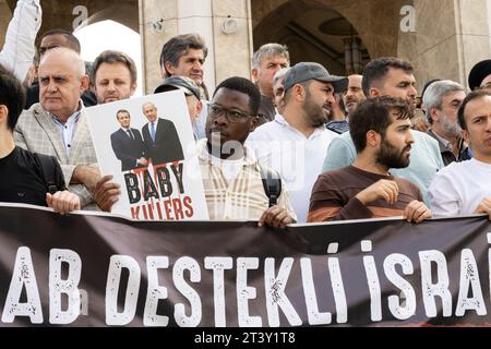 Taksim, Istanbul, Turkey. 27th Oct, 2023. The protesters started by condemning the war in Gaza and expressed their support for Hamas.protesters holding a banner. (Credit Image: © Mert NazÄ±m Egin/ZUMA Press Wire) EDITORIAL USAGE ONLY! Not for Commercial USAGE! Stock Photo