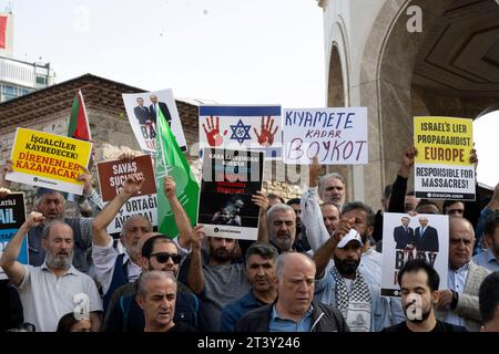 Taksim, Istanbul, Turkey. 27th Oct, 2023. The protesters started by condemning the war in Gaza and expressed their support for Hamas.protesters holding a banner (Credit Image: © Mert NazÄ±m Egin/ZUMA Press Wire) EDITORIAL USAGE ONLY! Not for Commercial USAGE! Stock Photo