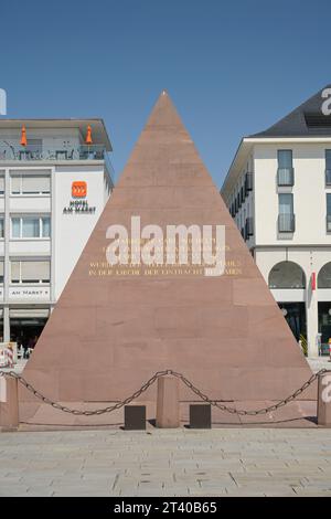 Pyramide, Karl-Friedrich-Straße, Marktplatz, Karlsruhe, Baden-Württemberg, Deutschland Stock Photo