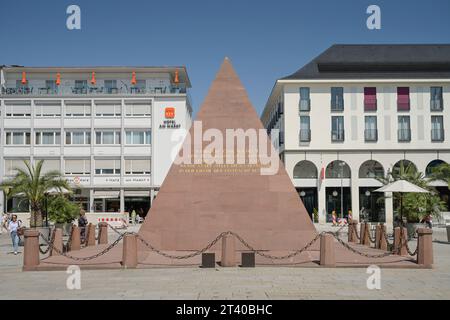 Pyramide, Karl-Friedrich-Straße, Marktplatz, Karlsruhe, Baden-Württemberg, Deutschland Stock Photo