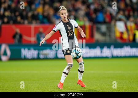 Sinsheim, Germany. 27th Oct, 2023. Soccer, Women: Nations League A women, Germany - Wales, group stage, group 3, matchday 3, PreZero Arena. Germany's Giulia Gwinn plays the ball. Credit: Uwe Anspach/dpa/Alamy Live News Stock Photo