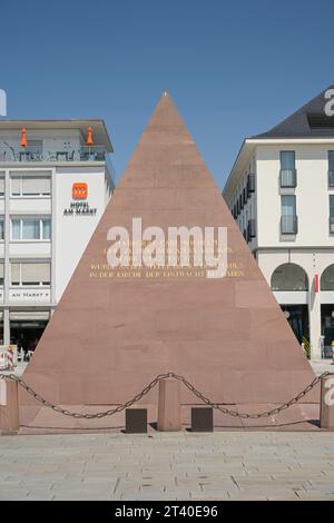 Pyramide, Karl-Friedrich-Straße, Marktplatz, Karlsruhe, Baden-Württemberg, Deutschland *** Pyramid, Karl Friedrich Street, Market Square, Karlsruhe, Baden Württemberg, Germany Credit: Imago/Alamy Live News Stock Photo