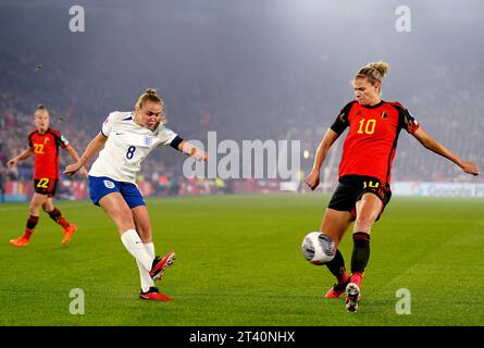 England's Georgia Stanway (left) attempts to shoot the ball past Belgium's Justine Vanhaevermaet during the UEFA Women's Nations League Group A1 match at the King Power Stadium, Leicester. Picture date: Friday October 27, 2023. Stock Photo