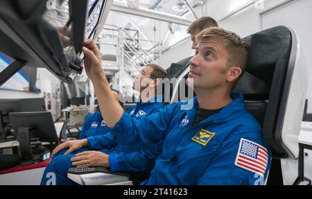 Hawthorne, California, USA. 15th Oct, 2023. The four SpaceX Crew-8 crew members Jeanette Epps and Michael Barratt, both NASA astronauts; Alexander Grebenkin from Roscosmos; and Matthew Dominick from NASA during a training session at SpaceX headquarters in Hawthorne, California. Credit: SpaceX/ZUMA Press Wire/ZUMAPRESS.com/Alamy Live News Stock Photo