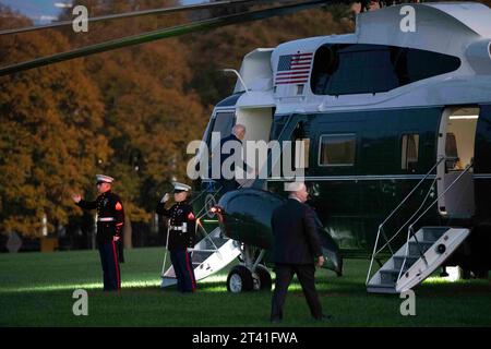 Washington, United States. 27th Oct, 2023. United States President Joe Biden boards Marine One at Fort McNair in Washington, DC, headed for Wilmington, DE, October 27, 2023. Credit: Chris Kleponis/Pool via CNP Credit: Abaca Press/Alamy Live News Stock Photo