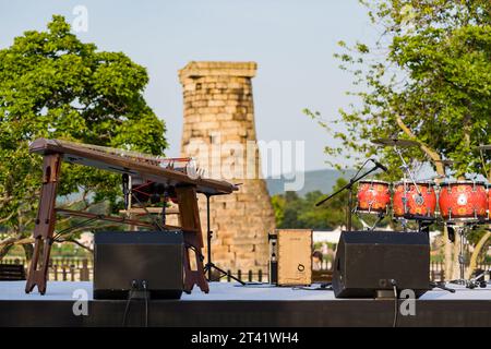 Performance of traditional dancing on Cheomseongdae in Gyeongju, South Korea Stock Photo