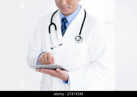 Doctor using tablet computer Stock Photo