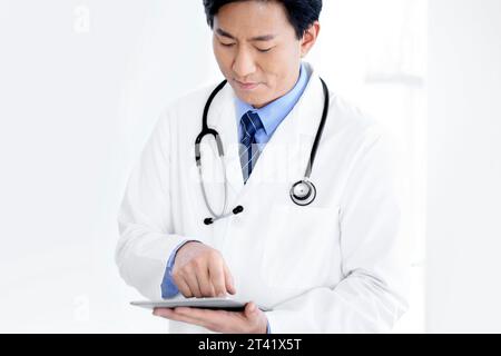 Doctor using tablet computer Stock Photo