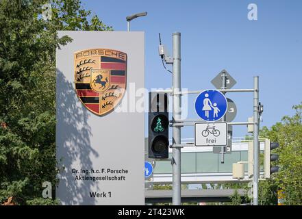 Logo at Plant 1, Porsche main plant, Schwieberdinger Strasse, Porscheplatz, Zuffenhausen, Stuttgart, Baden-Wuerttemberg, Germany Stock Photo