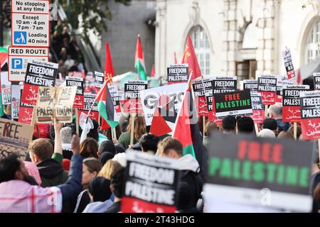 London, UK, 28th October 2023.  1000s attending the 3rd pro-Palestinian march in London since the Israel Gaza conflict started on October 7th. Protesters stood with Palestinians in solidarity and called for an end to the bombardment of Gaza. Credit : Monica Wells/Alamy Live News Stock Photo