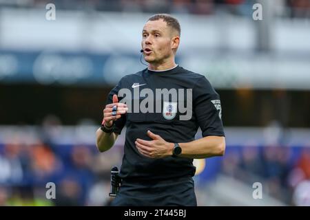 London, UK. 28th Oct, 2023. Referee Leigh Doughty during the Queens Park Rangers vs Leicester City sky bet EFL Championship match at MATRADE Loftus Road Stadium, London, United Kingdom on 28 October 2023 Credit: Every Second Media/Alamy Live News Stock Photo