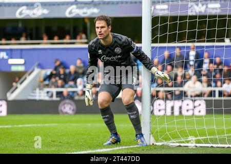 London, UK. 28th Oct, 2023. Queens Park Rangers goalkeeper Asmir Begovic (1) during the Queens Park Rangers vs Leicester City sky bet EFL Championship match at MATRADE Loftus Road Stadium, London, United Kingdom on 28 October 2023 Credit: Every Second Media/Alamy Live News Stock Photo