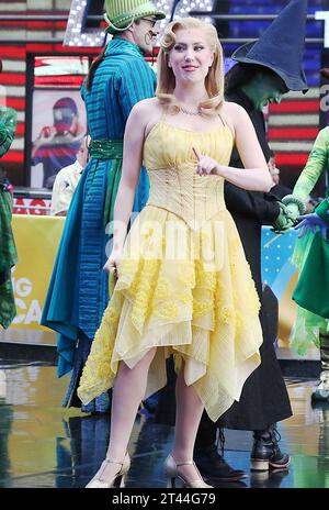 New York, NY, USA. 27th Oct, 2023. McKenzie Kurtz and the cast of Broadway's Wicked, perform on Good Morning America on October 27, 2023 in Ne York City. Credit: Rw/Media Punch/Alamy Live News Stock Photo
