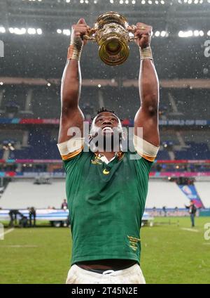 South Africa's Siya Kolisi celebrates with the Rugby World Cup 2023 ...