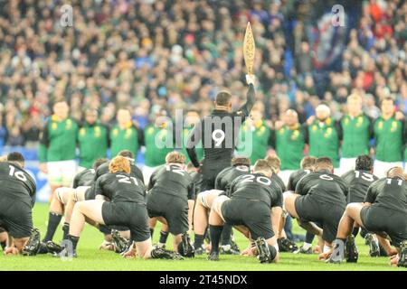 Saint Denis, Paris, France. 28th Oct, 2023. Stade de France, Saint-Denis, Paris, France, September 10th 2023: Aaron Smith (9 - New Zealand) leads the Haka before the Rugby World Cup 2023 Final between New Zealand and South Africa at Stade de France, Saint-Denis, Paris, France on Saturday 28th October 2023 (Claire Jeffrey/SPP) Credit: SPP Sport Press Photo. /Alamy Live News Stock Photo