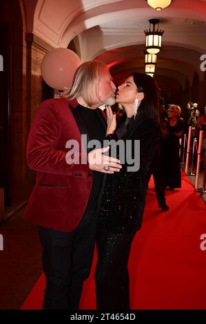 Frank Kessler mit Ehefrau Doreen bei der 15. Hope Gala 2023 im Schauspielhaus. Dresden, 28.10.2023 Stock Photo