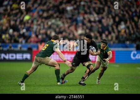 New Zealand's number eight Ardie Savea (R) is tackled by South Africa's hooker Deon Fourie (L) and South Africa's right wing Kurt-Lee Arendse (TOP) during the France 2023 Rugby World Cup Final between New Zealand and South Africa at the Stade de France in Saint-Denis, on the outskirts of Paris, on October 28, 2023.Photo by Eliot Blondet/ABACAPRESS.COM Credit: Abaca Press/Alamy Live News Stock Photo