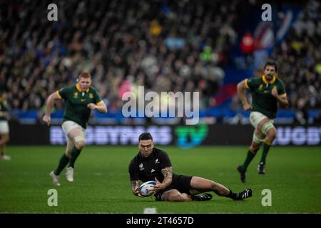 New Zealand's Codie Taylor catches the ball during the Rugby World Cup final match between New Zealand and South Africa at the Stade de France in Saint-Denis, near Paris Saturday, Oct. 28, 2023. Photo by Eliot Blondet/ABACAPRESS.COM Credit: Abaca Press/Alamy Live News Stock Photo