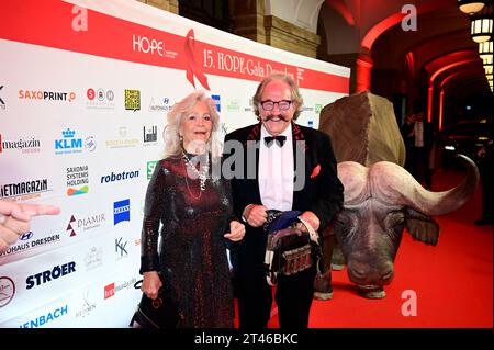 Dorit Gäbler und Ehemann Karl-Heinz Bellmann bei der 15. Hope Gala 2023 im Schauspielhaus. Dresden, 28.10.2023 Stock Photo