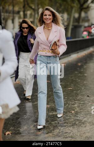 Paris, France. 03rd Oct, 2023. Street style, arriving at Chanel Spring Summer 2024 show, held at Grand Palais Ephemere, Paris, France, on October 3rd, 2023. Photo by Marie-Paola Bertrand-Hillion/ABACAPRESS.COM Credit: Abaca Press/Alamy Live News Stock Photo