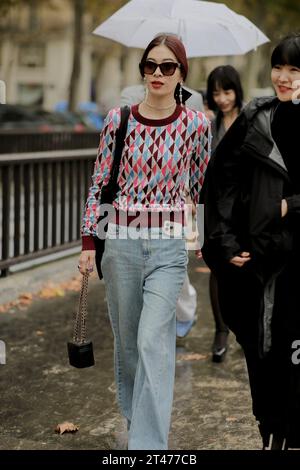 Paris, France. 03rd Oct, 2023. Street style, arriving at Chanel Spring Summer 2024 show, held at Grand Palais Ephemere, Paris, France, on October 3rd, 2023. Photo by Marie-Paola Bertrand-Hillion/ABACAPRESS.COM Credit: Abaca Press/Alamy Live News Stock Photo