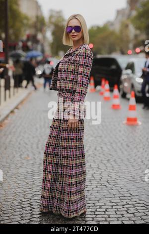 Paris, France. 03rd Oct, 2023. Street style, arriving at Chanel Spring Summer 2024 show, held at Grand Palais Ephemere, Paris, France, on October 3rd, 2023. Photo by Marie-Paola Bertrand-Hillion/ABACAPRESS.COM Credit: Abaca Press/Alamy Live News Stock Photo