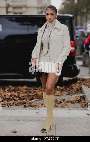 Paris, France. 03rd Oct, 2023. Street style, arriving at Chanel Spring Summer 2024 show, held at Grand Palais Ephemere, Paris, France, on October 3rd, 2023. Photo by Marie-Paola Bertrand-Hillion/ABACAPRESS.COM Credit: Abaca Press/Alamy Live News Stock Photo