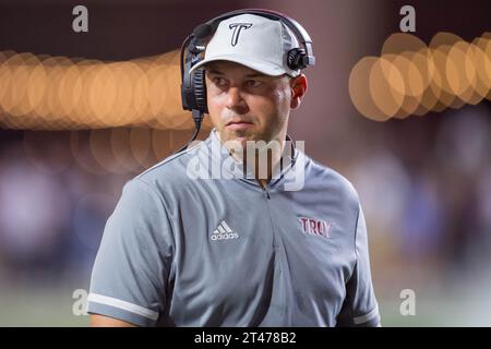 San Marcos, TX, USA. 28th Oct, 2023. Troy Trojans head coach Jon Sumrall during a game between the Troy Trojans and the Texas State Bobcats in San Marcos, TX. Trask Smith/CSM/Alamy Live News Stock Photo