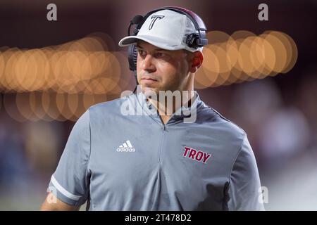 San Marcos, TX, USA. 28th Oct, 2023. Troy Trojans head coach Jon Sumrall during a game between the Troy Trojans and the Texas State Bobcats in San Marcos, TX. Trask Smith/CSM/Alamy Live News Stock Photo