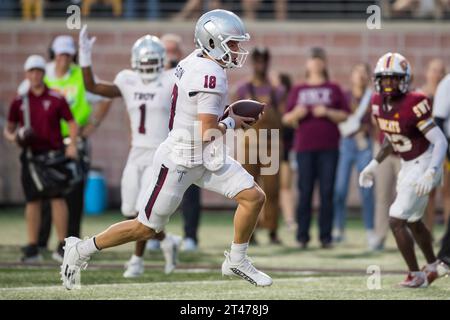 San Marcos, TX, USA. 28th Oct, 2023. Troy Trojans quarterback Gunnar Watson (18) runs for a touchdown during a game between the Troy Trojans and the Texas State Bobcats in San Marcos, TX. Trask Smith/CSM/Alamy Live News Stock Photo