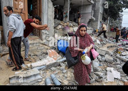 Rafah, Palestinian Territories. 29th Oct, 2023. Palestinians inspect the destroyed house belonging to the Al-Maghari family after an Israeli airstrike on Rafah, southern of the Gaza Strip. Credit: Abed Rahim Khatib/dpa/Alamy Live News Stock Photo