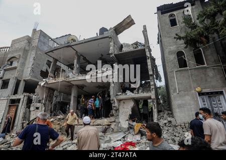 Rafah, Palestinian Territories. 29th Oct, 2023. Palestinians inspect the destroyed house belonging to the Al-Maghari family after an Israeli airstrike on Rafah, southern of the Gaza Strip. Credit: Abed Rahim Khatib/dpa/Alamy Live News Stock Photo