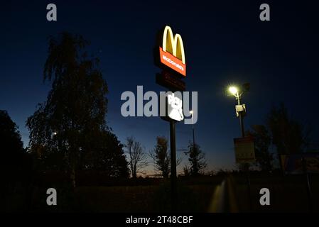 McDonalds sign at night Stock Photo
