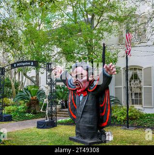 NEW ORLEANS, LA, USA - OCTOBER 28, 2023: Front yard of house on St. Charles Avenue decorated with papier mache Dracula and skeleton for Halloween Stock Photo