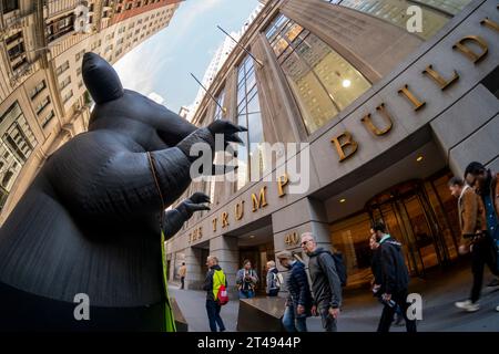 An inflatable union rat outside the Trump Building on Wall Street in New York on Wednesday, October 25, 2023. The rat was protesting the use of non-union labor for asbestos mitigation. (© Richard B. Levine) Stock Photo