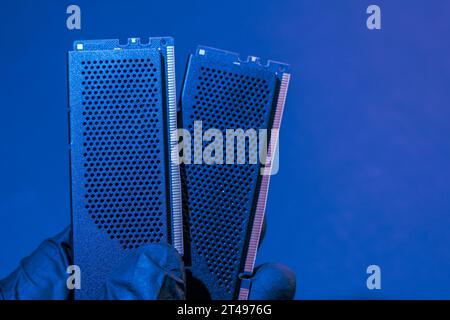 the hand of a computer technician holds computer RAM chip. memory modules. Ddr and sdram storage. Computer technology. concept of PC hardware. DIMM DD Stock Photo
