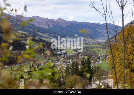 Bad Gastein Oktober 2023 29102023 - Blick auf das Gasteiner Tal und die umliegenden Alpen Bad Gastein, Kurort und Tourismus-Ort im Salzburger Land in Oesterreich. Bad Gastein Kaiser-Wilhelm-Promenade Salzburg Oesterreich *** Bad Gastein October 2023 29102023 View of the Gastein Valley and the surrounding Alps Bad Gastein, spa and tourism resort in Salzburg province in Austria Bad Gastein Kaiser Wilhelm Promenade Salzburg Austria 291023 ppb-36 Credit: Imago/Alamy Live News Stock Photo