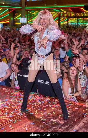 Mia Julia Brückner live beim Mallorca Saison-Closing 2023 im Bierkönig
