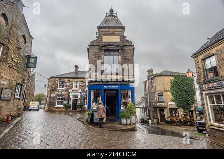 Haworth, October 24th 2023: The High Street Stock Photo