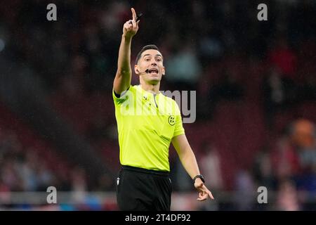 Madrid, Spain. 29th Oct, 2023. Referee Alejandro Muniz Ruiz during the La Liga match between Atletico de Madrid and Deportivo Alaves played at Civitas Metropolitano Stadium on October 29 in Madrid, Spain. (Photo by Cesar Cebolla/PRESSINPHOTO) Credit: PRESSINPHOTO SPORTS AGENCY/Alamy Live News Stock Photo