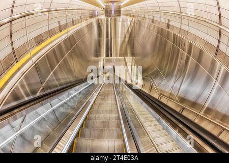 Madison Concourse - Architectural details at the new and modern addition to timeless Grand Central Terminal in midtown Manhattan in New York City, NY. Stock Photo