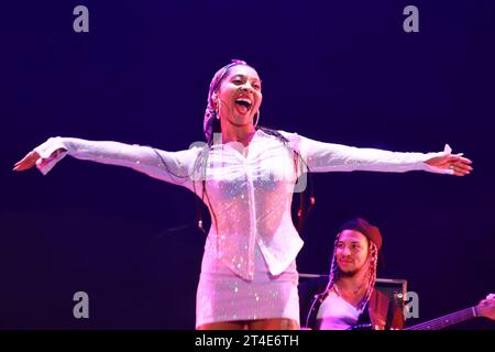 October 28, 2023, Mexico City, Ciudad de Mexico, Mexico: English reggae singer Hollie Cook performs on stage during the ''Dias de Panteon'', concert to celebrate 28 years of the carreer of the Mexican band Panteon Rococo at the Parque Bicentenario. On October 28, 2023. In Mexico City, Mexico. (Credit Image: © Carlos Santiago/eyepix via ZUMA Press Wire) EDITORIAL USAGE ONLY! Not for Commercial USAGE! Stock Photo