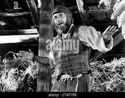 Topol, on-set of the musical film, 'Fiddler on the Roof', United Artists, 1971 Stock Photo